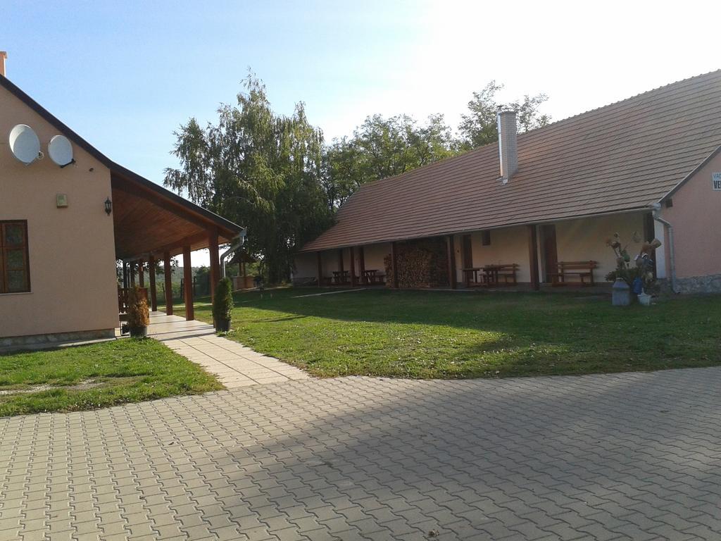 Vadaspuszta Vendeghaz Csatka Exteriör bild