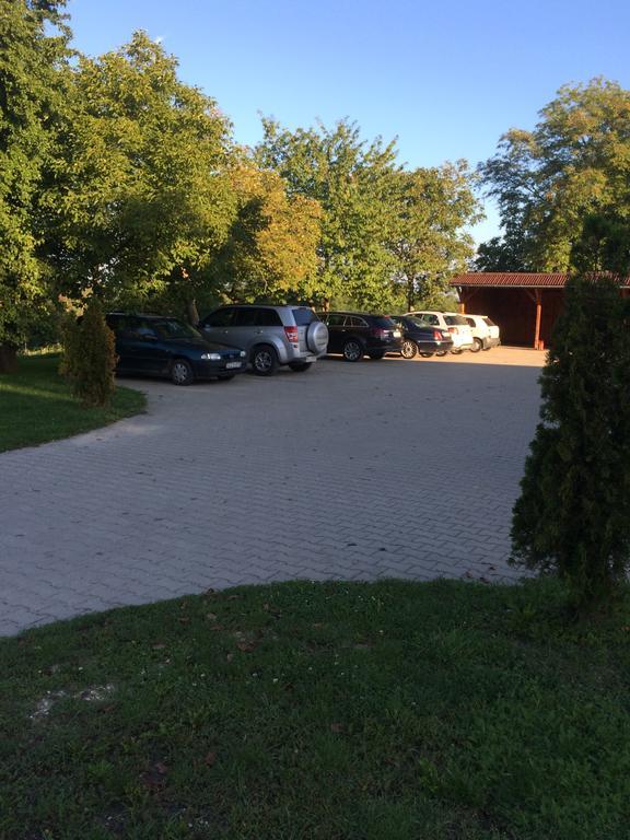 Vadaspuszta Vendeghaz Csatka Exteriör bild